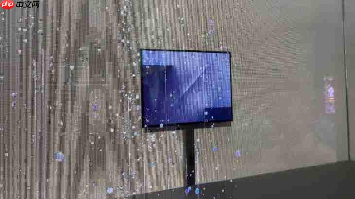 双向内折设计!三星首款三折叠Galaxy Z TriFold亮相