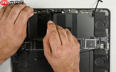 iPad Pro (2025) 拆解：内部结构极其复杂 难以拆卸