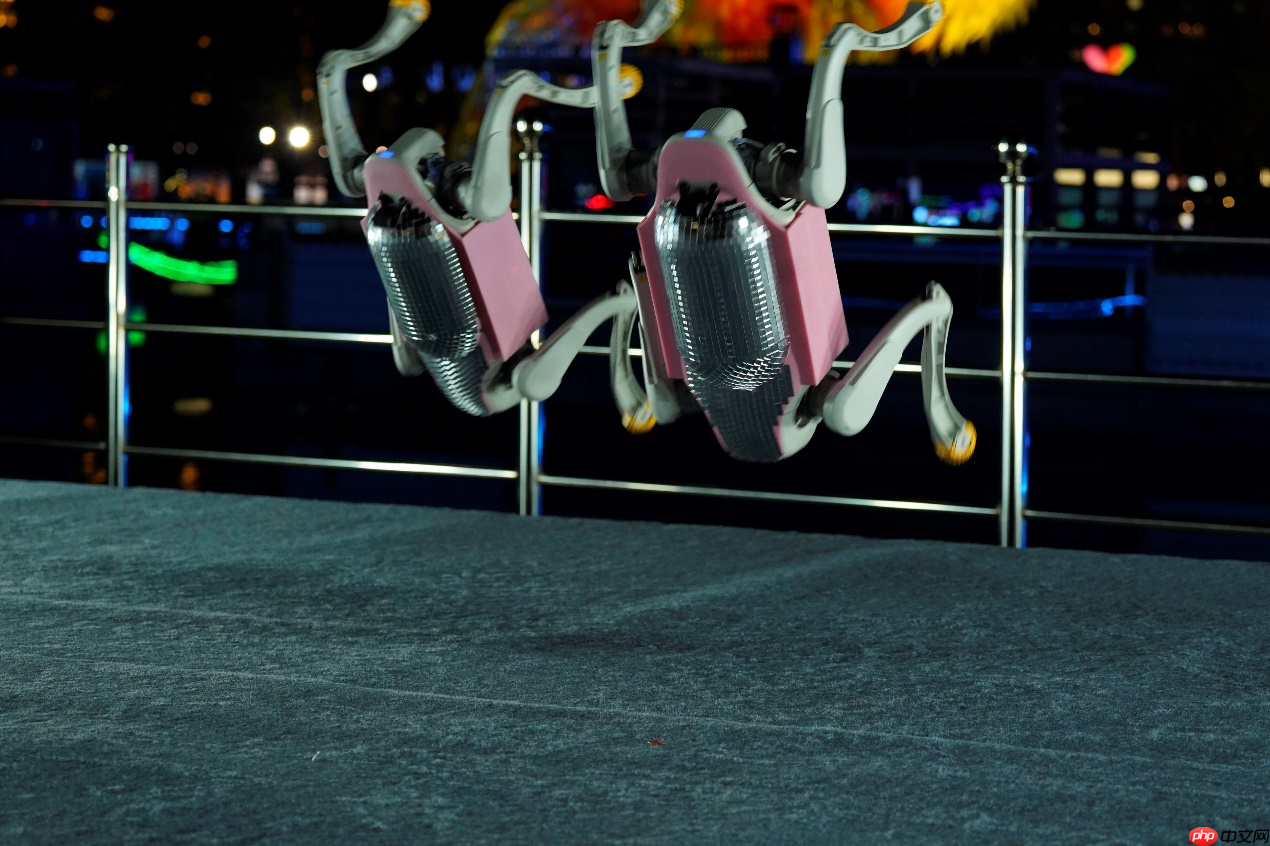 行业首秀!智元机器人联合火花机器人发布机器狗光影表演方阵