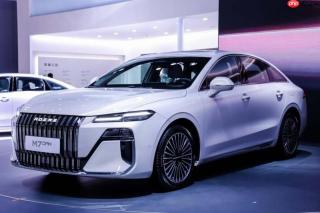 荣威M7DMH：10万级插混家轿的“全能优等生”，定义家庭出行新标杆