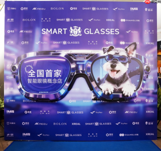 夸克AI眼镜携手博士眼镜，智能眼镜概念店落地深圳
