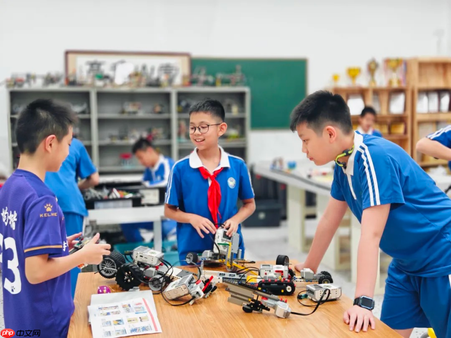 从“小科学家”到“大科学家”，Al、脑机前沿科技走进校园