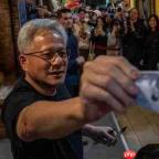 英伟达中国AI芯片市占率跌破60%! 国产替代加速突围