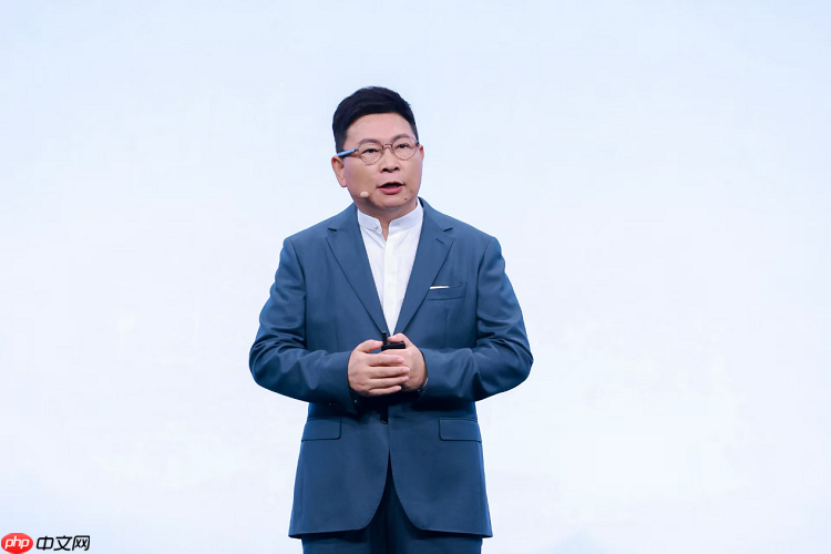 华为余承东发布华为DriveONE中文品牌“华为智擎”,持续引领新能源汽车电动化升级