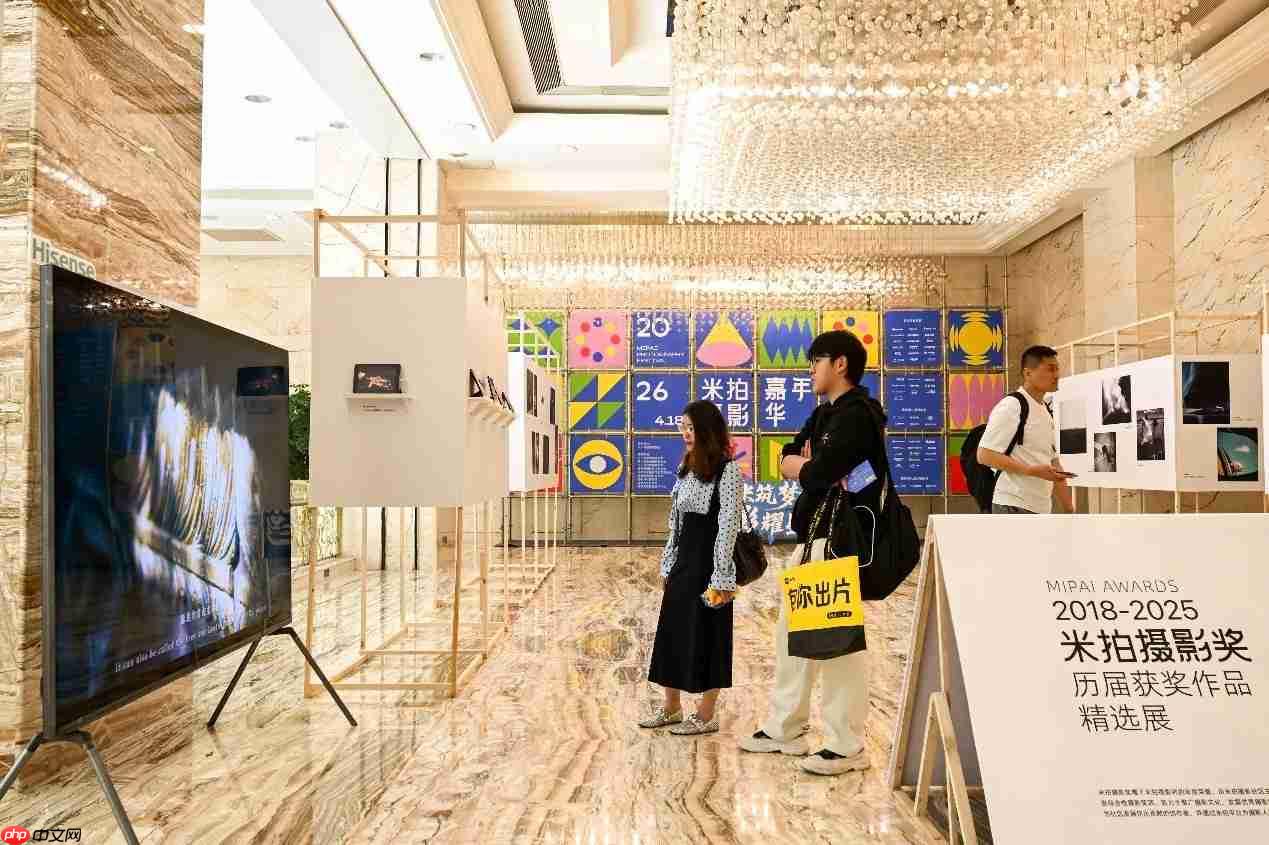 跳出数码参数内卷,海信百吋电视给出摄影行业适配方案