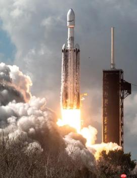 时隔十八个月猎鹰重型火箭再升空 收官卫星顺利组网