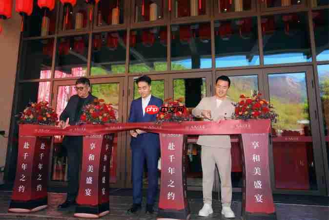 以文塑旅!全沉浸式歌舞剧餐秀《文成公主宴》在九寨沟首演