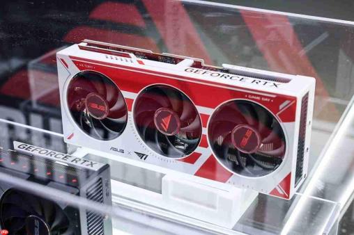 冠军联名登场!ASUSx T1 RTX50系列联名款显卡