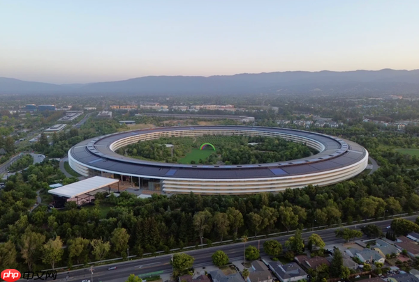 苹果发布新一代AI平台 升级版Siri亮相 但投资者不买账？