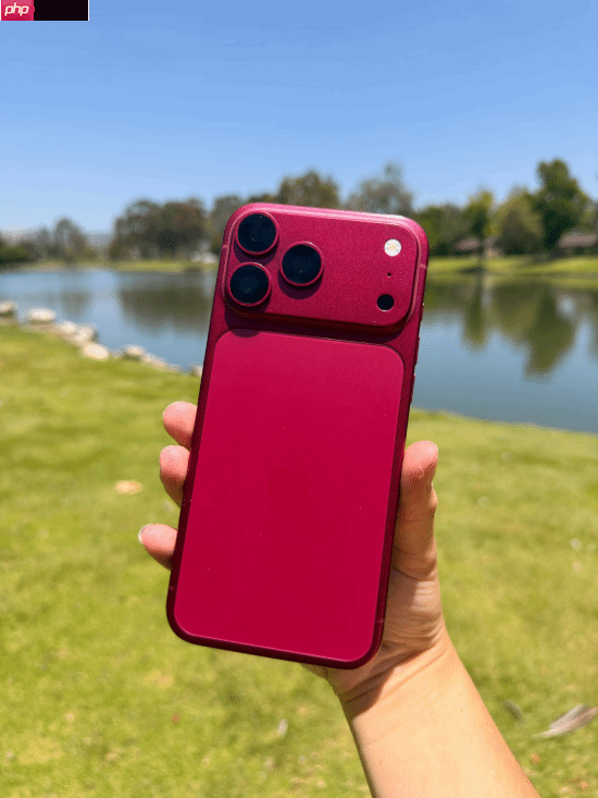 iPhone 18 Pro Max机模照曝光:主打深樱桃色 浅蓝深灰在列