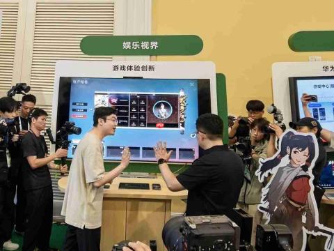 《太吾绘卷：天幕心帷》亮相HDC2026，余承东现场“隔空传功”太丝滑