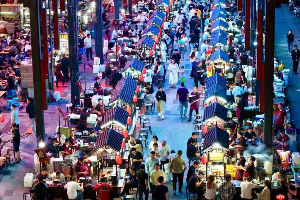 夜市、夜游、夜探,花样玩法带热夏夜消费