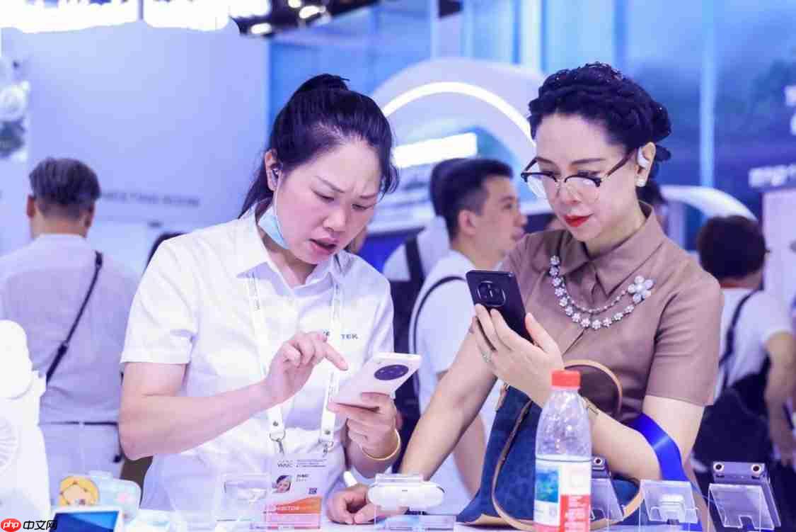 WAIC 2026:未来智能没有概念,只有已经戴在耳朵上的智能体耳机