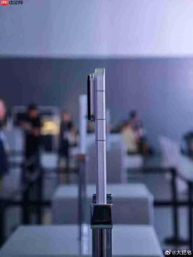 网友抢先预订荣耀Robot Phone 1TB版:顶配预估15999元,自研云台推高成本