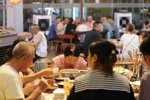 1.8亿元“渝悦消费券”发放，重庆多区县亮出特色“避暑菜单”