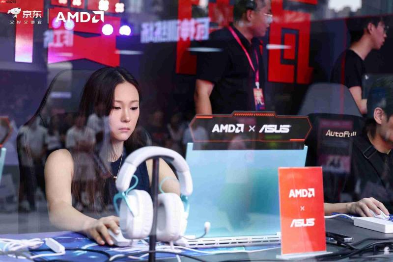 AMD携京东、华硕点燃成都电竞热潮——“AMD京东电竞嘉年华”成都站精彩开启