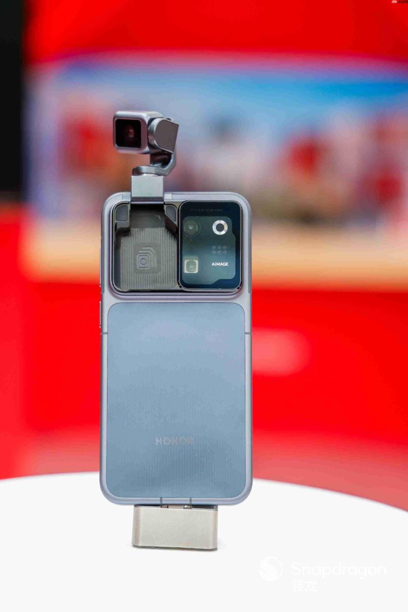 荣耀Robot Phone真机高清多图来袭!预计将于26年Q3上市