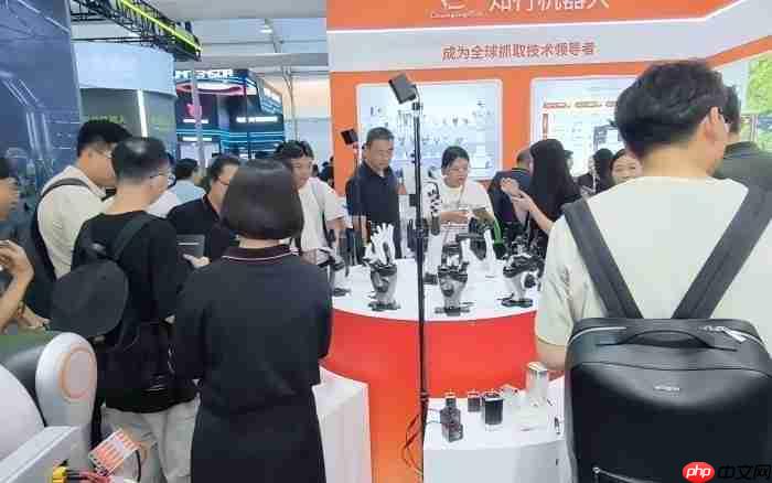 2026世界机器人大会|知行全新灵巧手系列首发,展台人气持续高涨