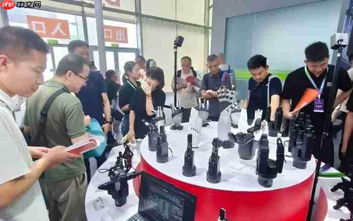 2026世界机器人大会|知行全新灵巧手系列首发,展台人气持续高涨