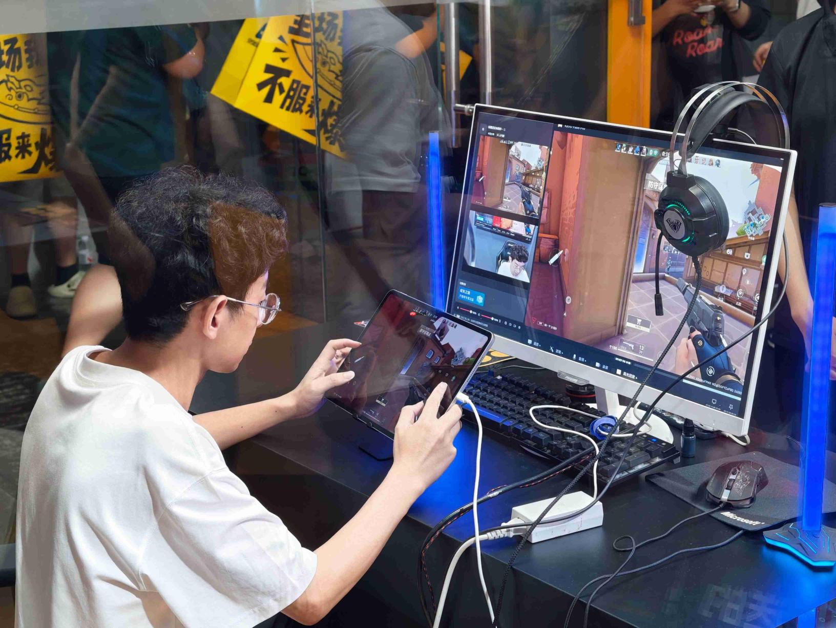 iQOO展台复刻职业电竞赛场，全系列性能产品集中亮相ChinaJoy 2026！