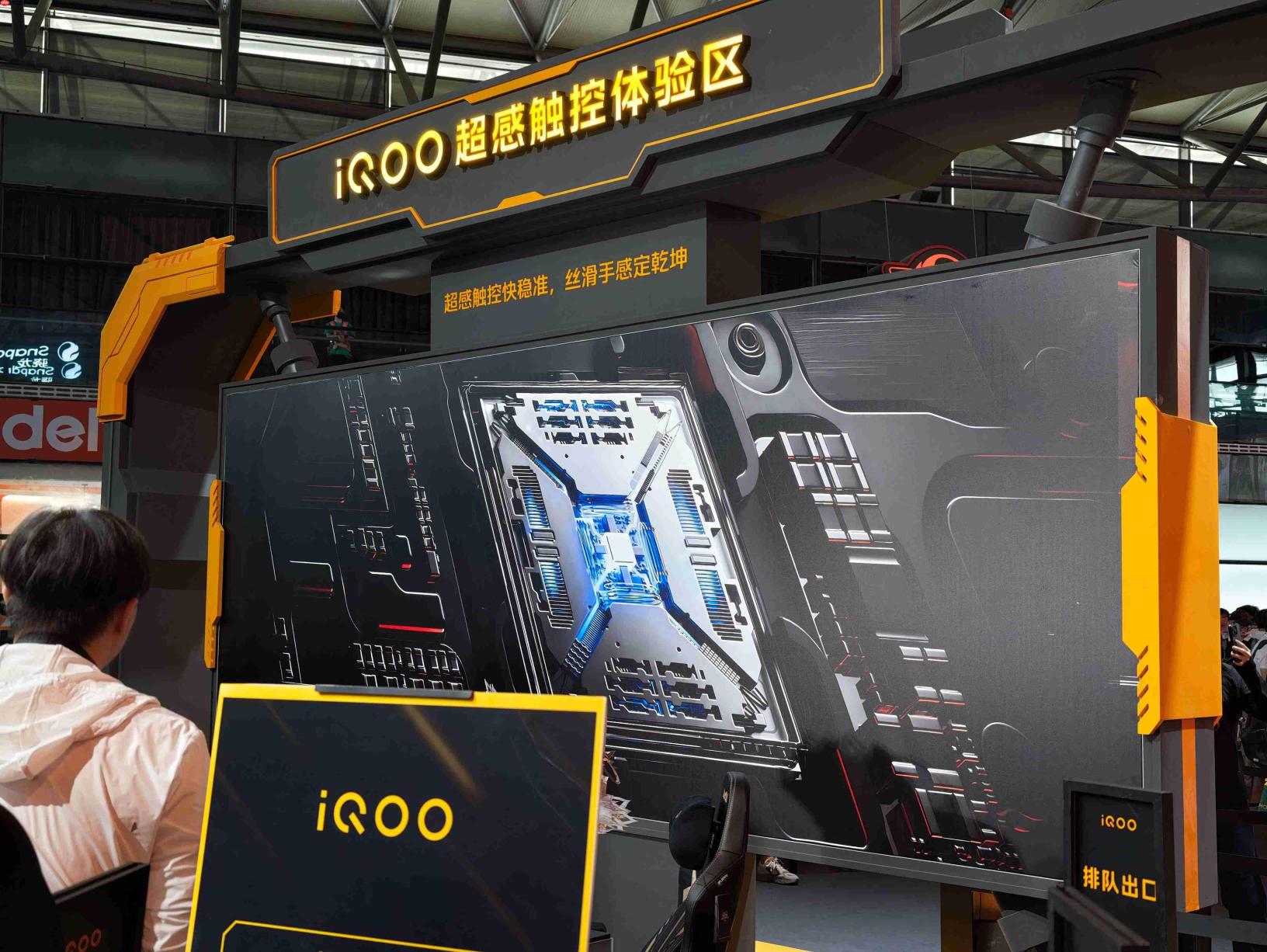 iQOO展台复刻职业电竞赛场，全系列性能产品集中亮相ChinaJoy 2026！