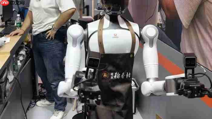 2026世界机器人大会|饮品制作、电力巡检、无人售卖:一场展会里的“知行手”