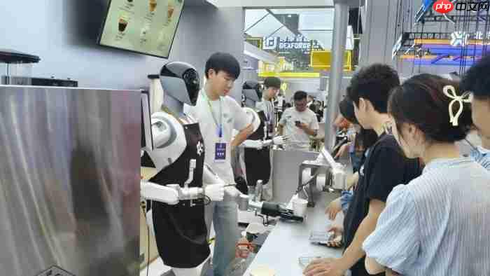 2026世界机器人大会|饮品制作、电力巡检、无人售卖:一场展会里的“知行手”