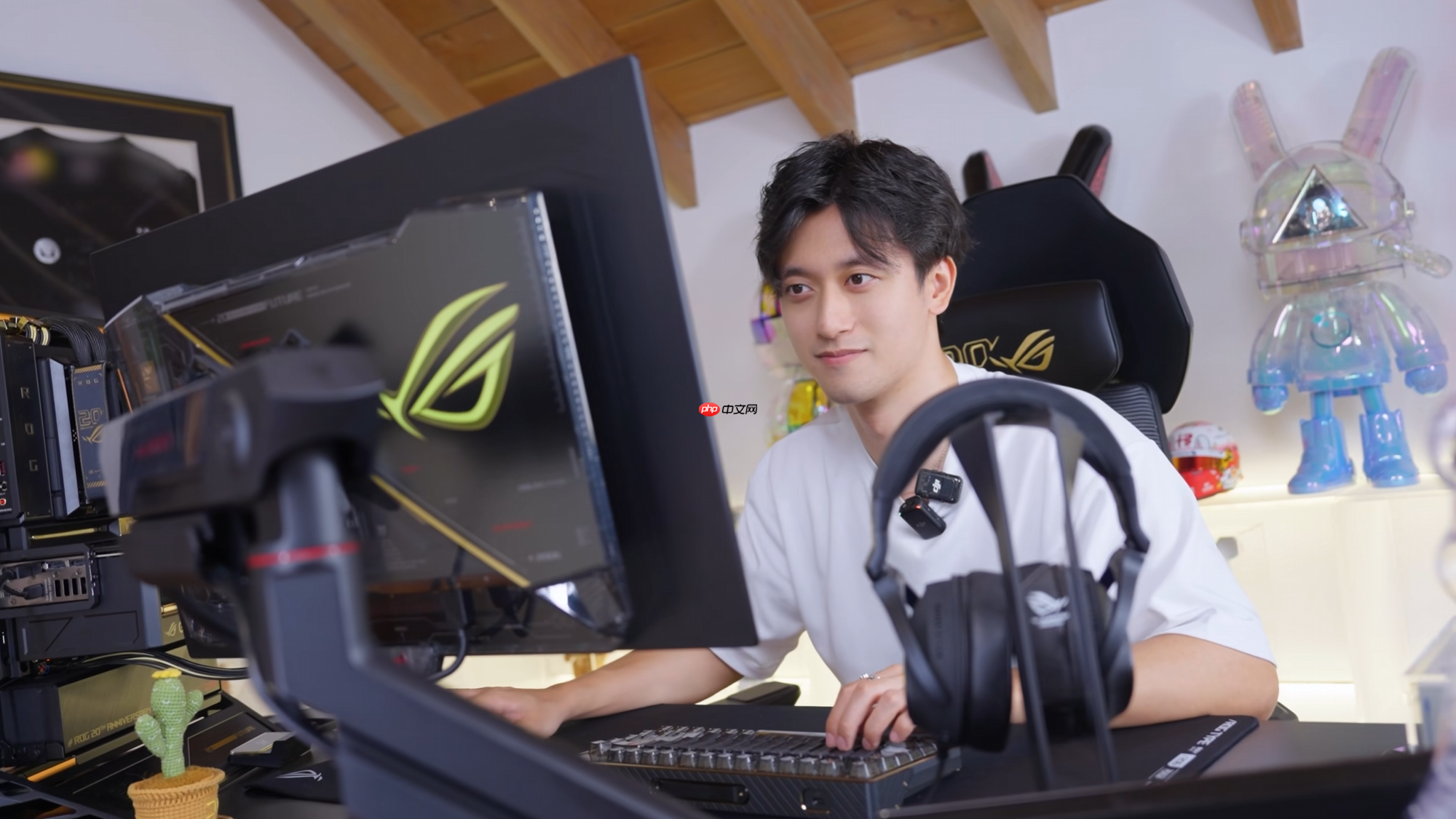 F1车手周冠宇升级ROG 20周年全家桶 信仰神装拉满!