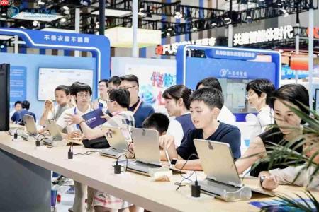 聚焦“一老一小”,工匠行智能全球首发诺恩新品引现场下订签约热潮