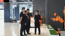 从实验室走向城市实景!侨银股份联手国地中心,攻坚城服具身智能人形机器人