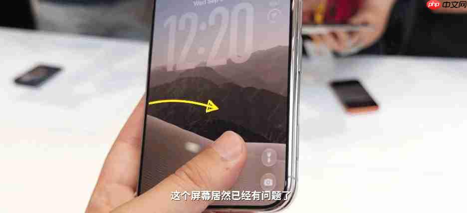 这么脆吗?影视飓风Tim反向轻掰iPhoneDuo致外屏闪屏