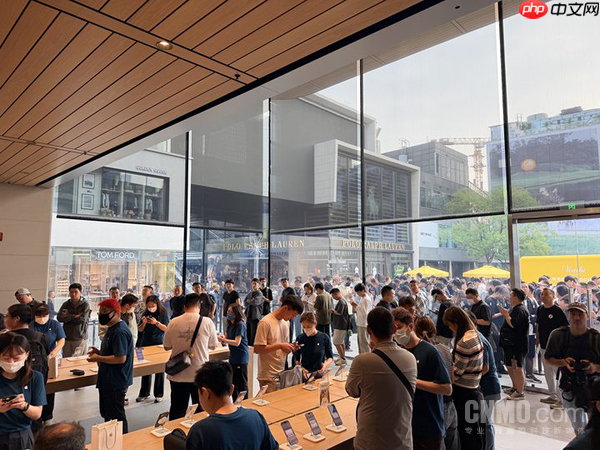 iPhone 18 Pro开售现场直击:Pro版破发 Max溢价百元