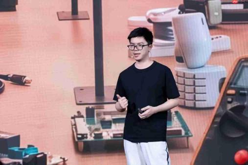 稚晖君最新发言:个人机器人的属性,等着你来定义