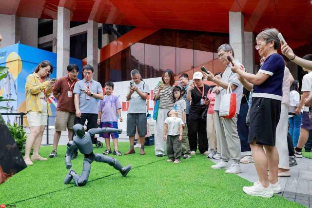 开启“机器人进家庭“时代!首个个人机器人启元Q1正式开售!