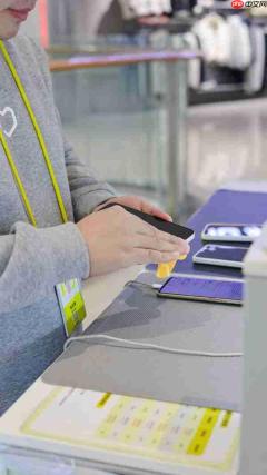 换新机那天想出旧手机,爱回收回收手机会压价吗