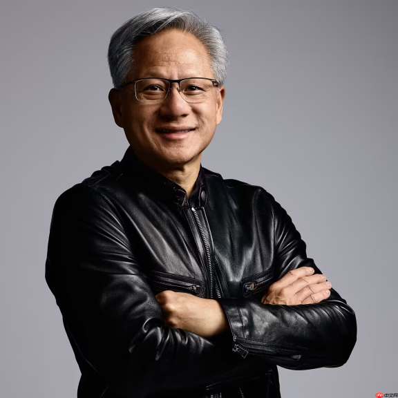 黄仁勋伦敦活动力荐微软新笔记本：能本地跑AI智能体