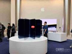 iPhone Duo门店首销直击:静安店首位顾客提走512GB星光白