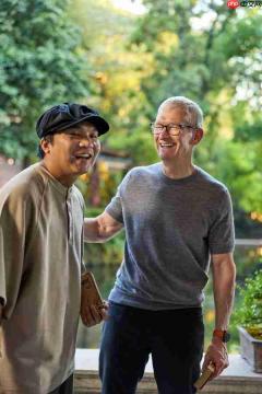 Tim Cook现身广州 探班iPhone 18 Pro咏春短片拍摄现场
