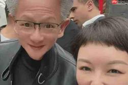 黄仁勋竟然会吃