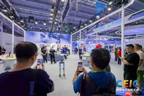 荣耀亮相 CEIC:Magic9 领衔 AI 智能体手机 全场景 AI 生态加速落地