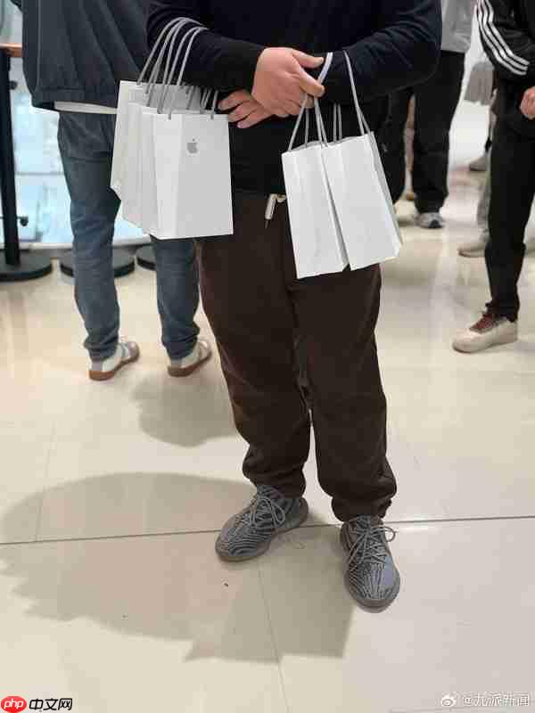 有商家带100万现场收货iPhone Duo 首发溢价持续下降