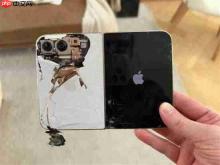 刚到手的iPhone Duo就摔碎了 后盖维修费要1598元!