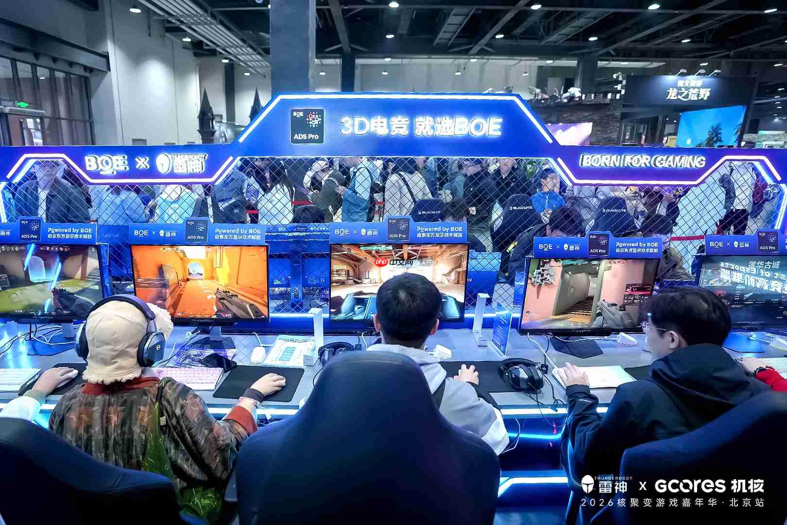 雷神赛事级电竞显示器亮相北京核聚变 ，携手 AMD、BOE，以高强度实景实测赋能网咖、电竞酒店升级