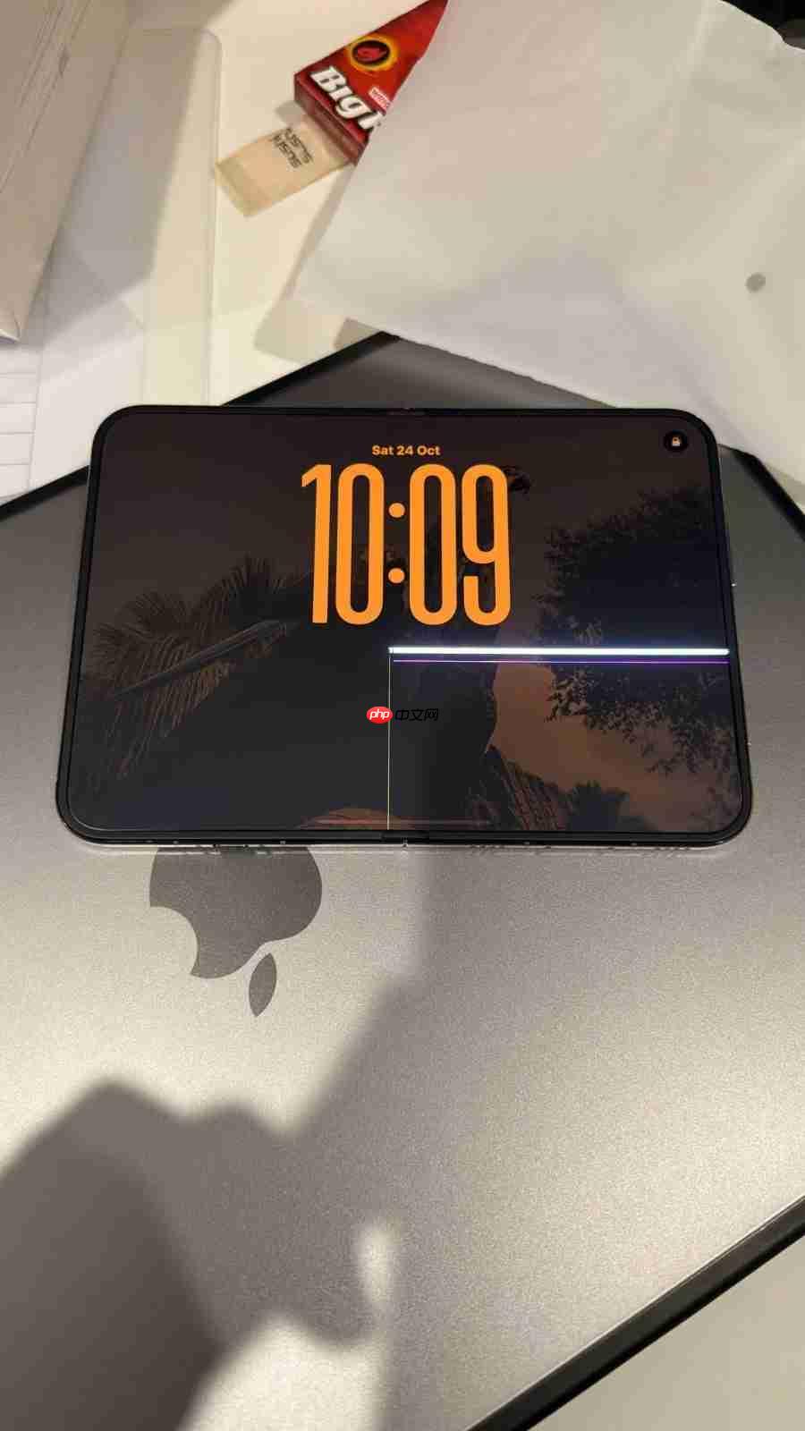 苹果承认iPhone Duo内屏异常!可联系AppleCare换机