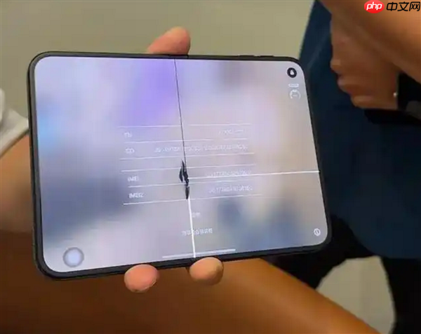 首批iPhone Duo用户天塌了:很多APP不适配、内屏开裂