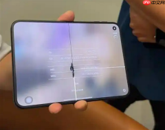 首批iPhone Duo用户天塌了：很多APP不适配、内屏开裂