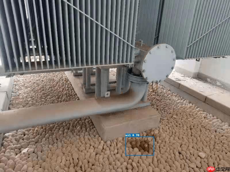基于PaddleDetection的设备漏油检测 - php中文网