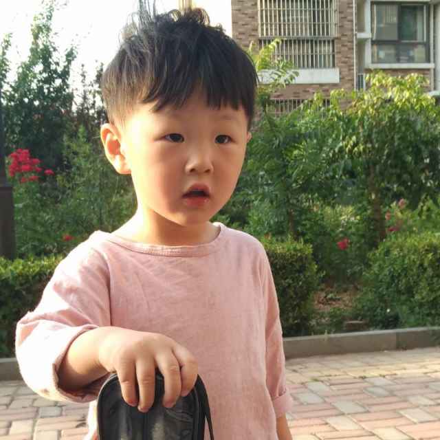 蹦蹦跳跳的爸爸