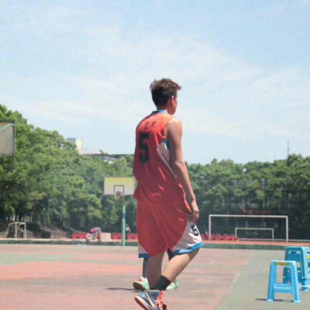 震惊！这个男人竟然在学校有...