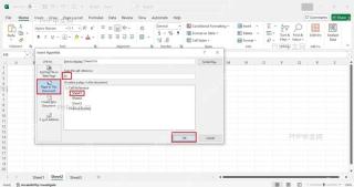 Excel 插入超链接窗口中选择 Place in This Document，用于跳转到工作簿内位置